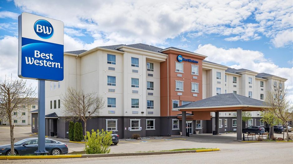 Best Western Plus Estevan Inn & Suites Exterior