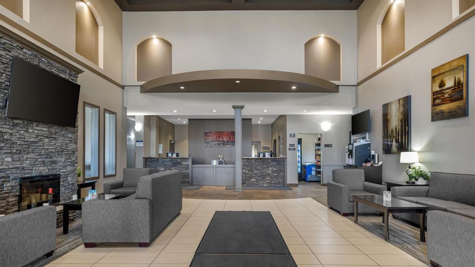 Best Western Plus Estevan Inn & Suites Lobby