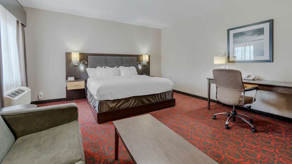 Best Western Plus Eastgate Inn & Suites Room