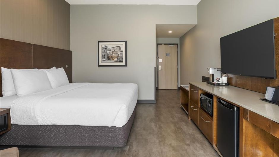 Best Western Plus East Side Room