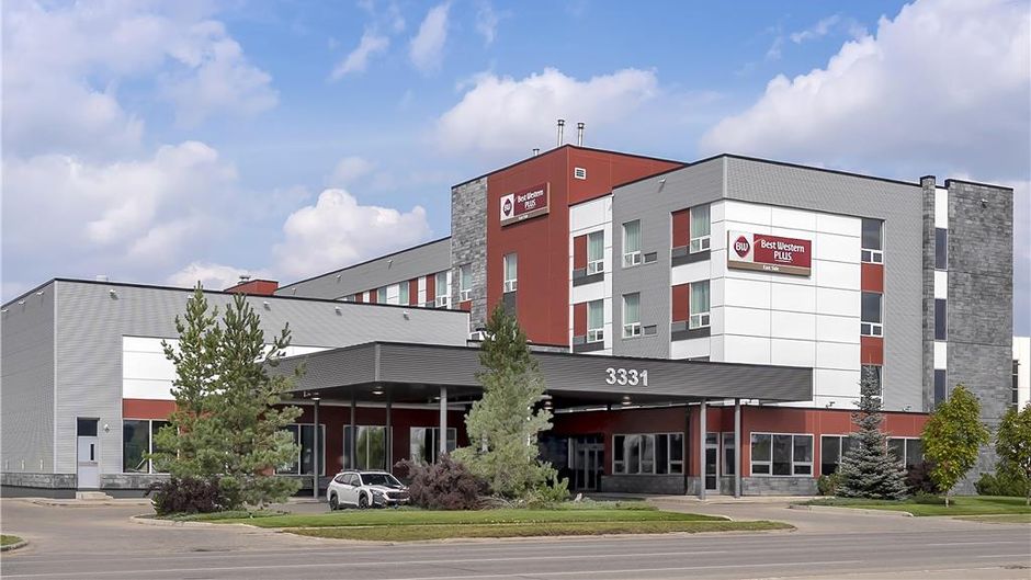 Best Western Plus East Side Exterior
