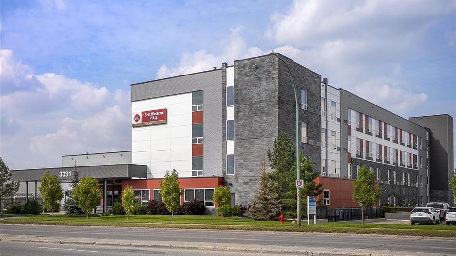 Best Western Plus East Side Exterior