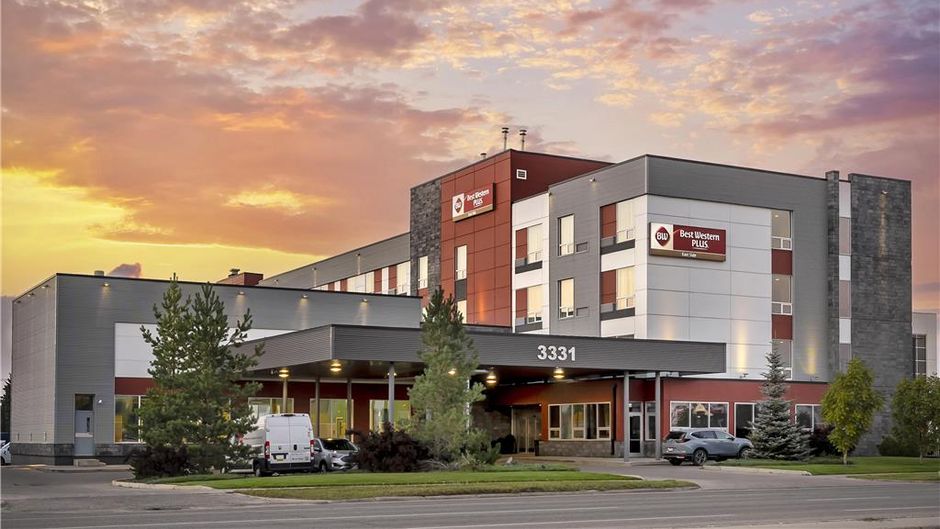 Best Western Plus East Side Exterior