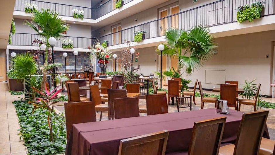 Best Western Plus Monterrey Airport Restaurant