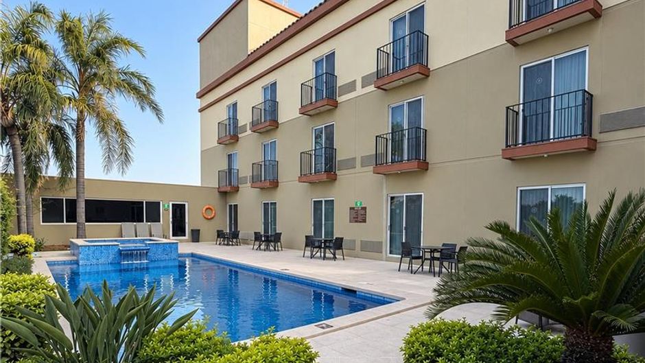 Best Western Plus Monterrey Airport Pool