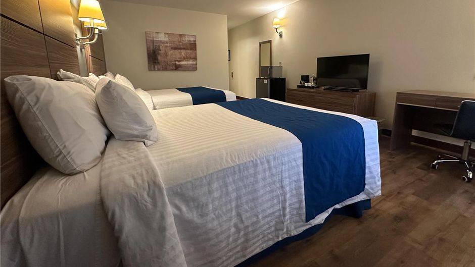 Best Western Cumbres Aeropuerto Room