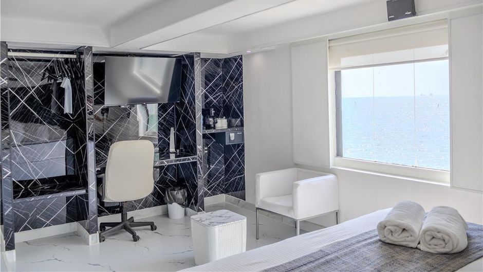 Best Western Plus Luna del Mar Room