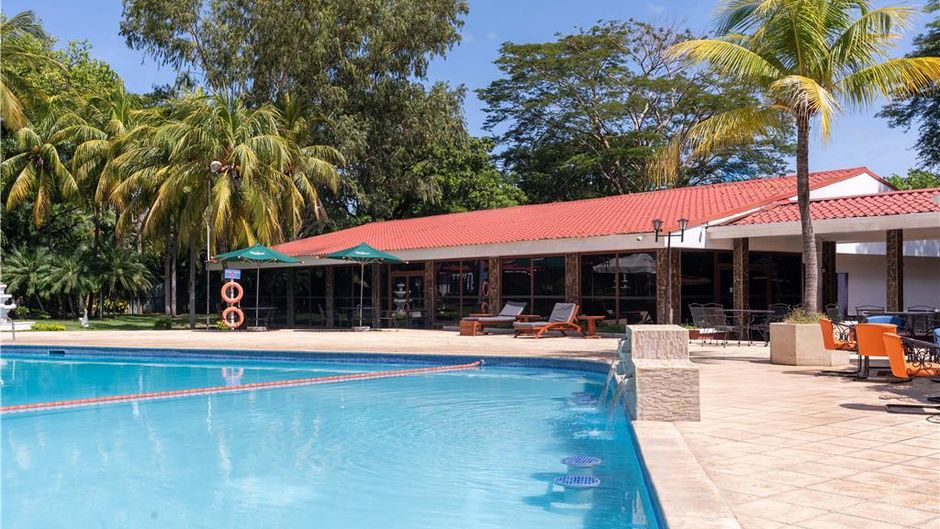 Best Western Las Mercedes Airport Pool