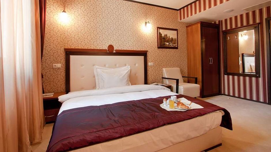 Best Western Plus Bristol Hotel Room