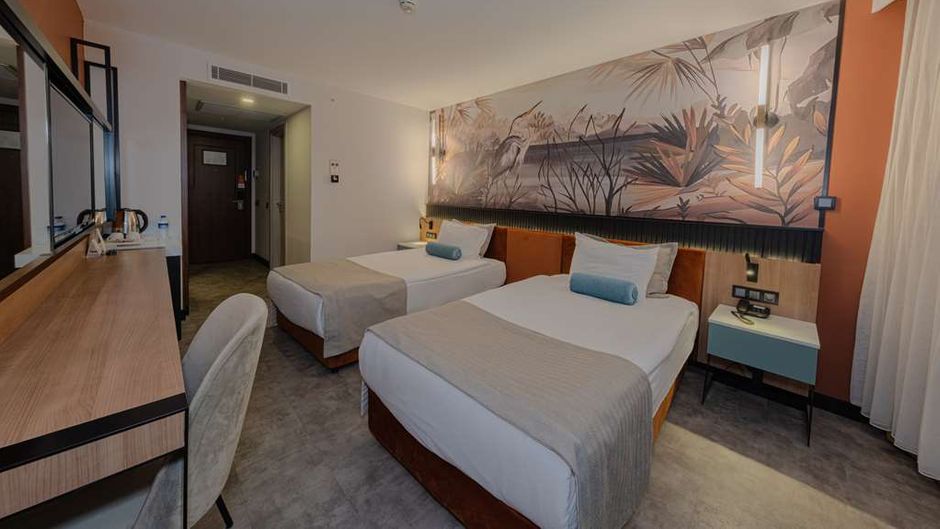 Best Western Plus Khan Hotel Room