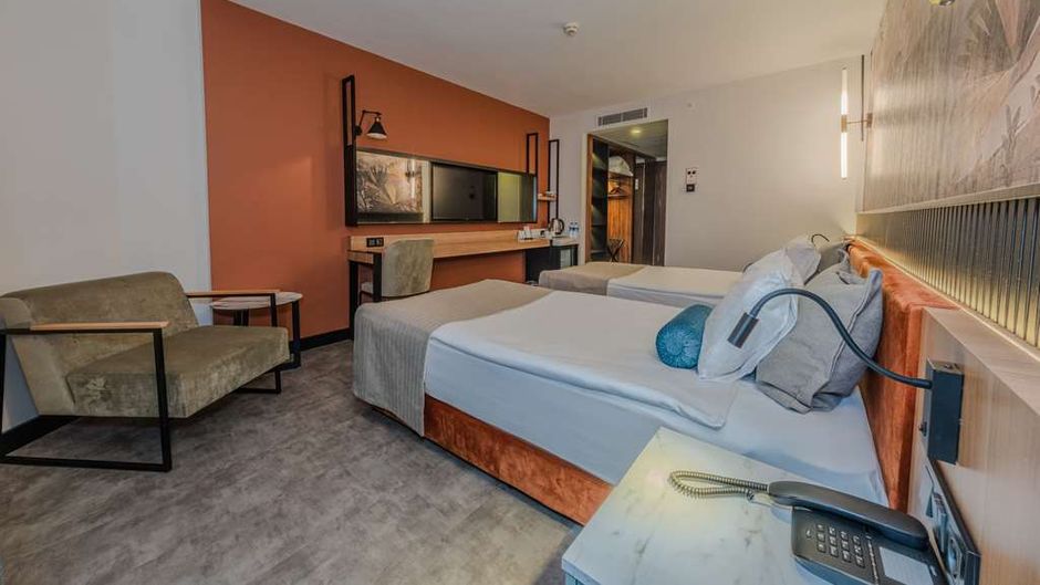 Best Western Plus Khan Hotel Room