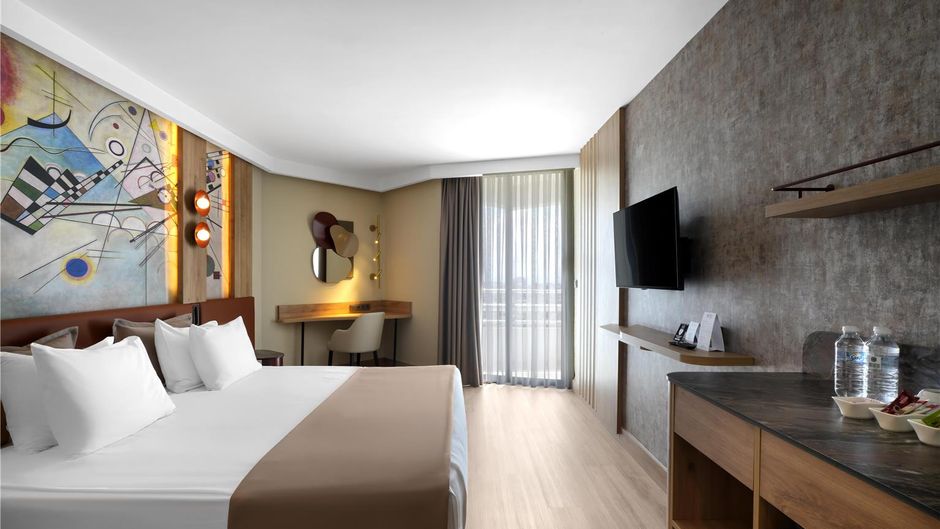 Best Western Plus Khan Hotel Room