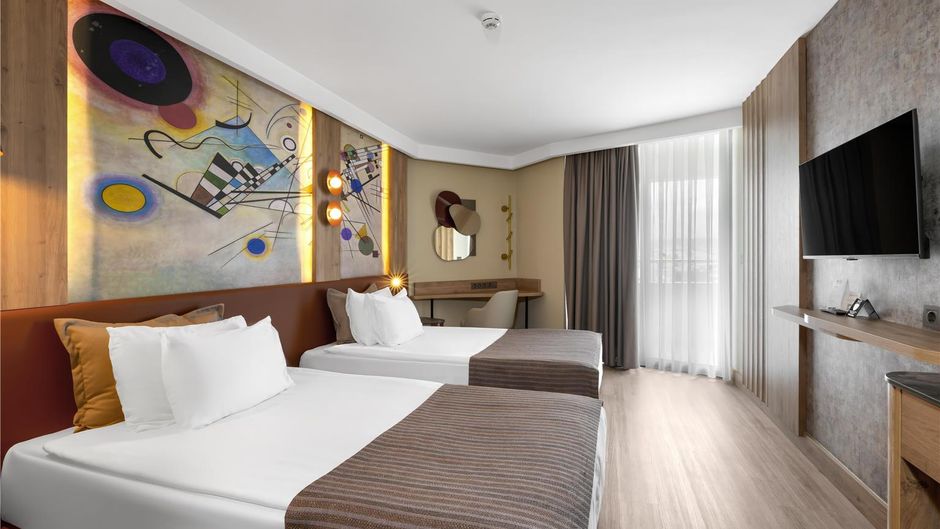 Best Western Plus Khan Hotel Room