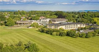 Swindon Blunsdon House, BW Premier