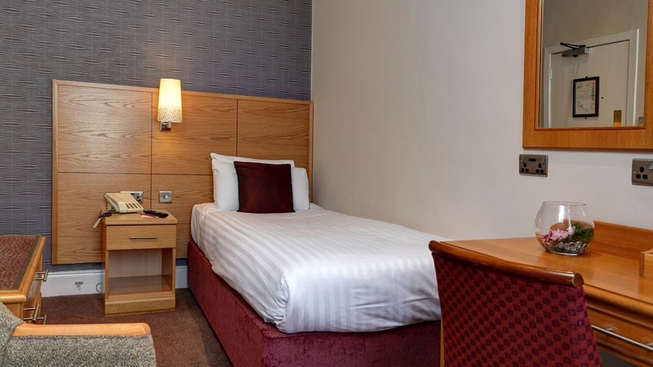 Best Western Kings Manor Hotel Room