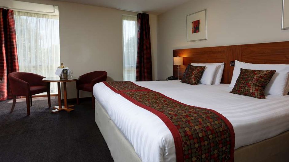 Best Western Kings Manor Hotel Room