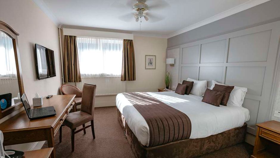 Best Western Manor Hotel Room
