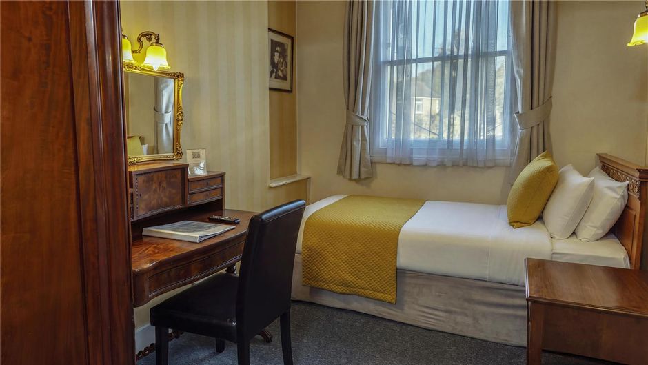 Best Western Swiss Cottage Hotel Room