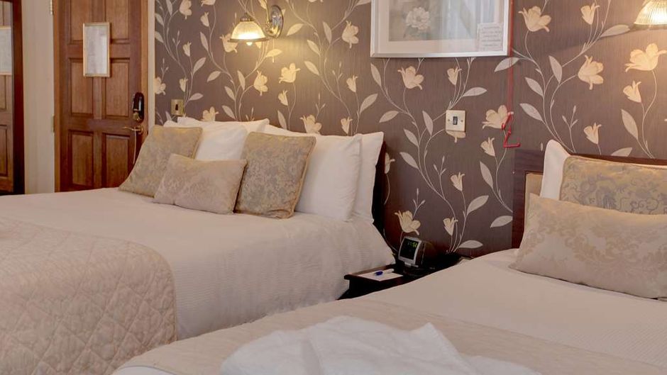 Weston Hall Hotel, Sure Hotel Coll Room
