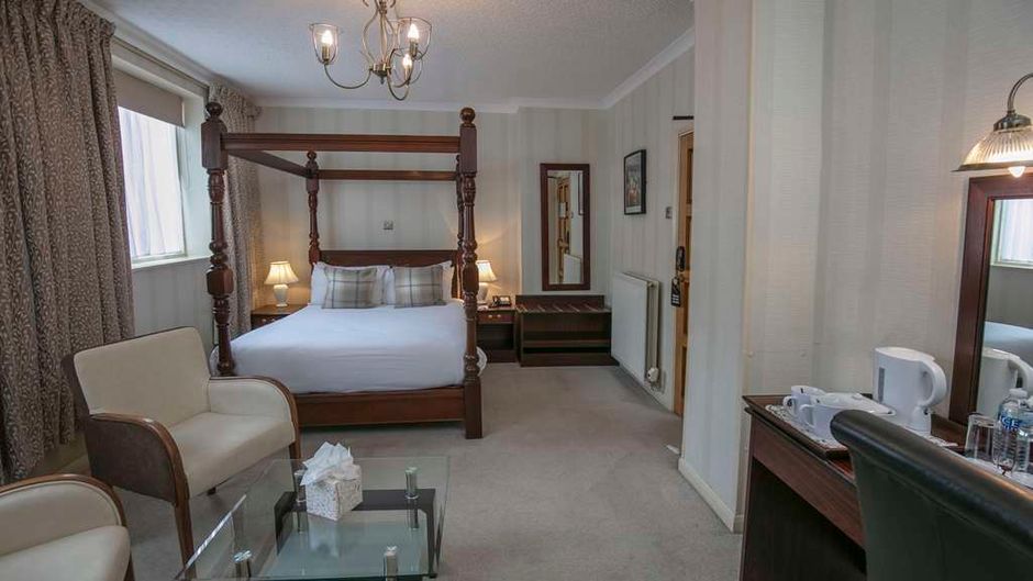 Weston Hall Hotel, Sure Hotel Coll Room