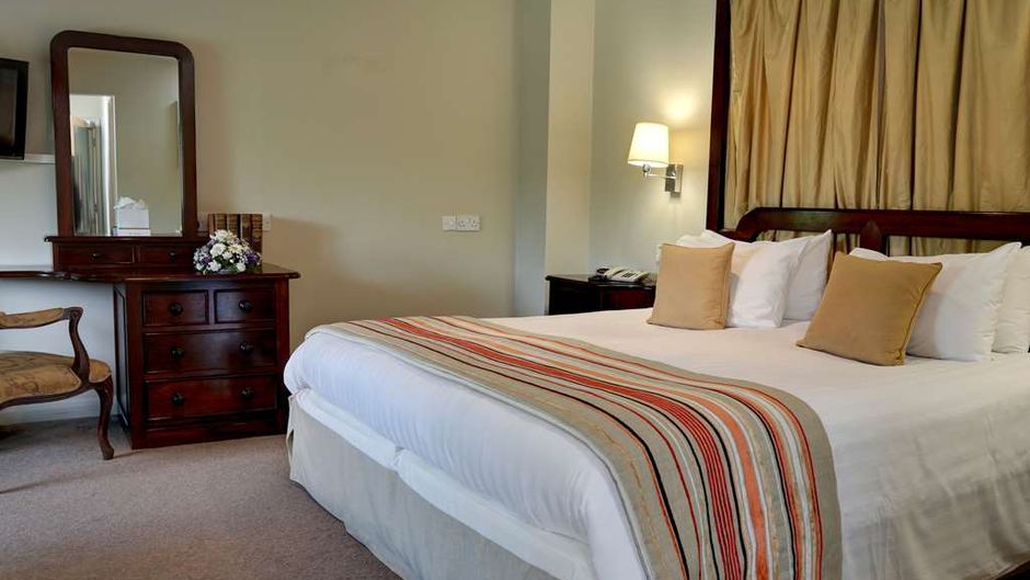 Best Western Dartmouth Hotel Golf & Spa Suite