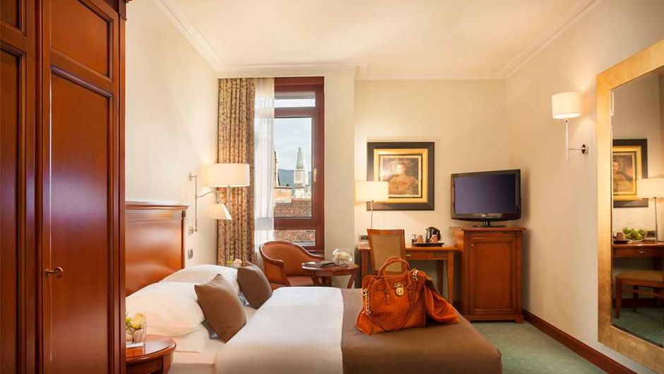 Best Western Premier Hotel Astoria Room