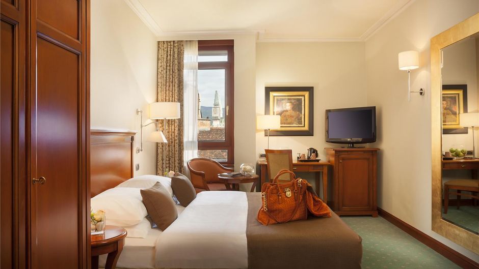 Best Western Premier Hotel Astoria Room