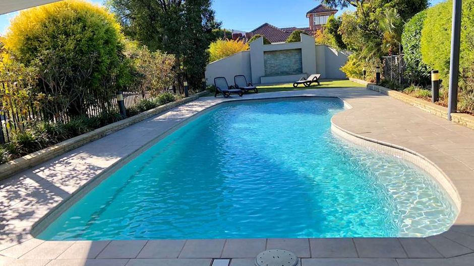 Best Western Plus All Settlers Motor Inn Pool