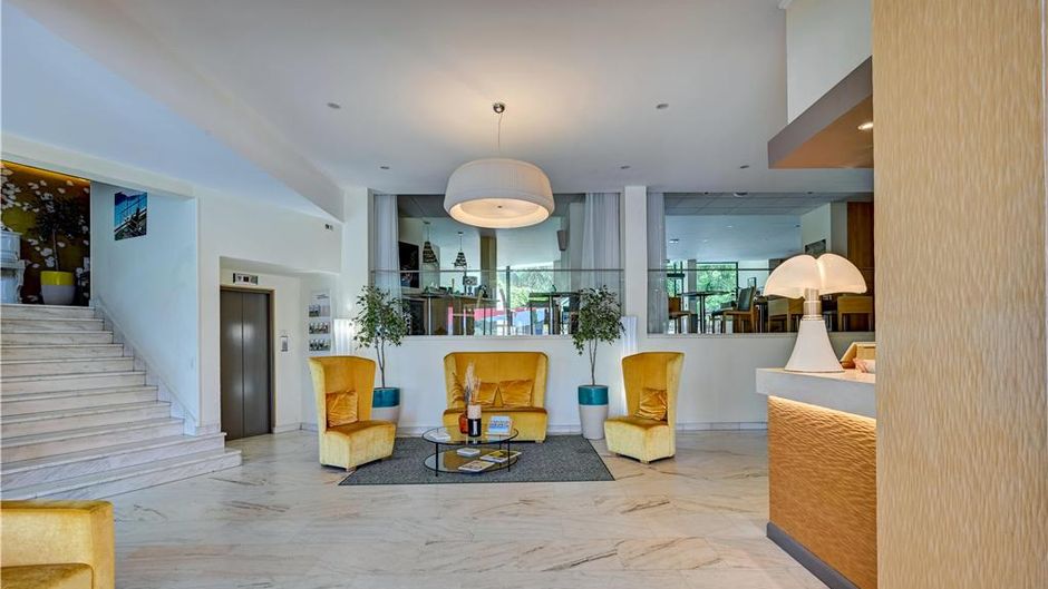 Best Western Sevan Parc Hotel Lobby