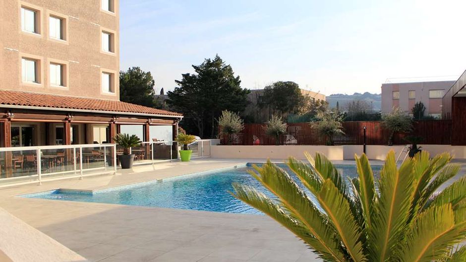 Best Western Marseille Aeroport Pool