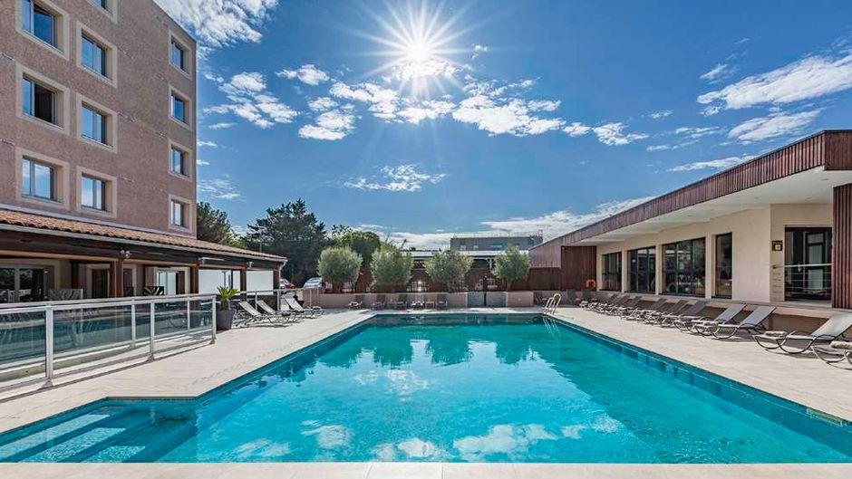 Best Western Marseille Aeroport Pool