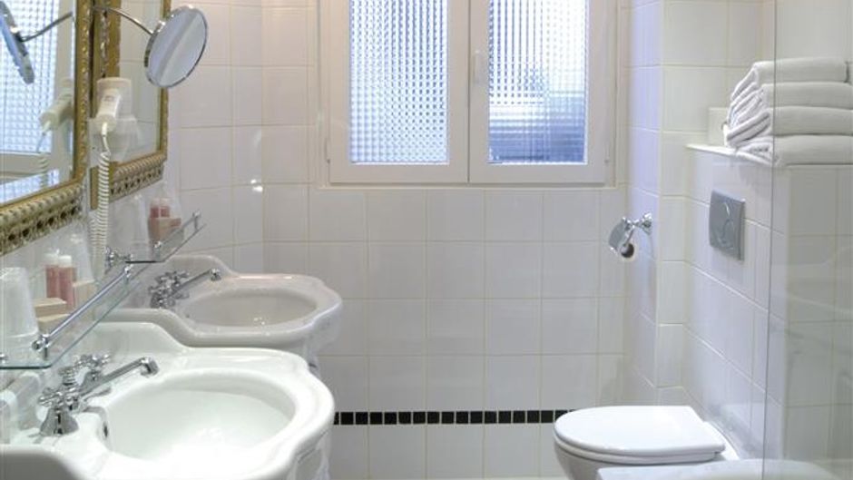 Best Western Premier Trocadero La Tour Room