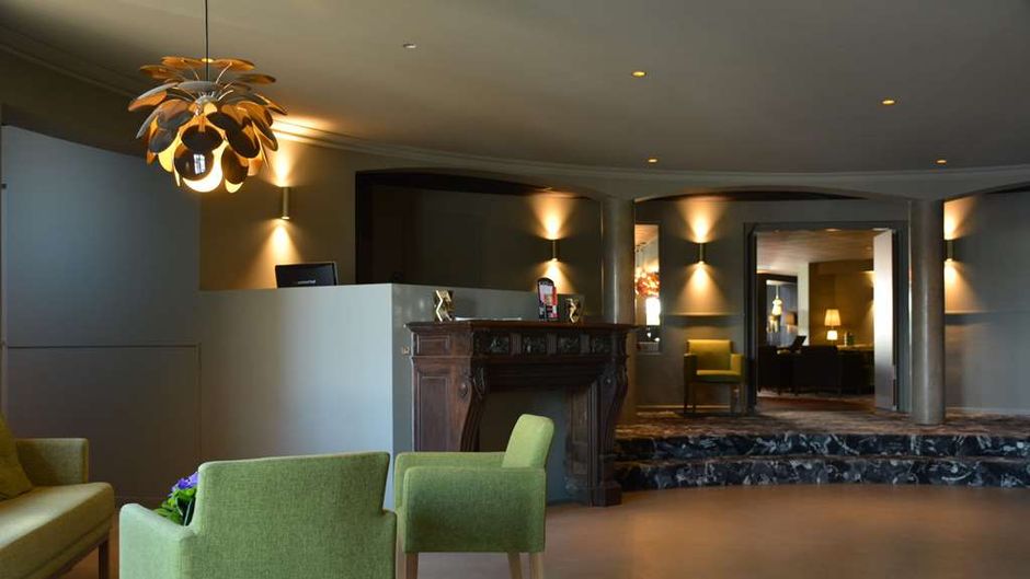 Best Western Clos Syrah Lobby