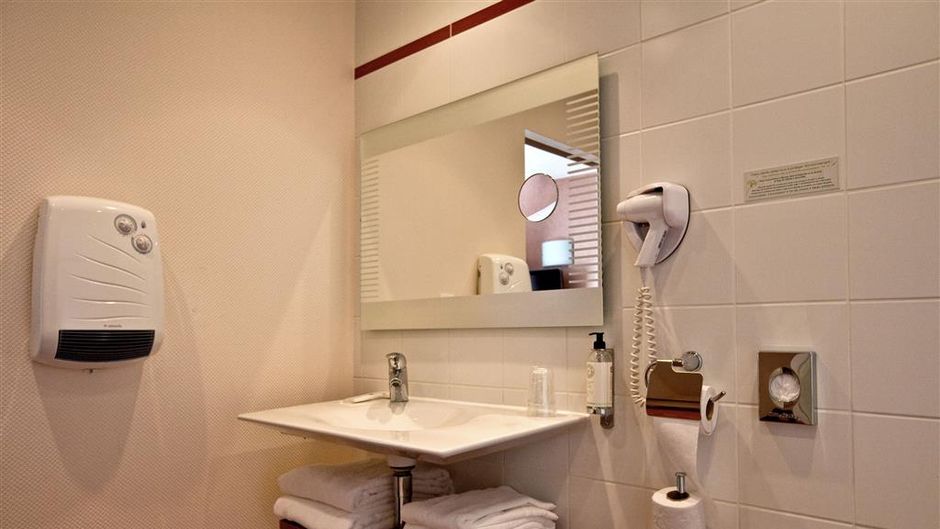Best Western Hotel Le Duguesclin Room