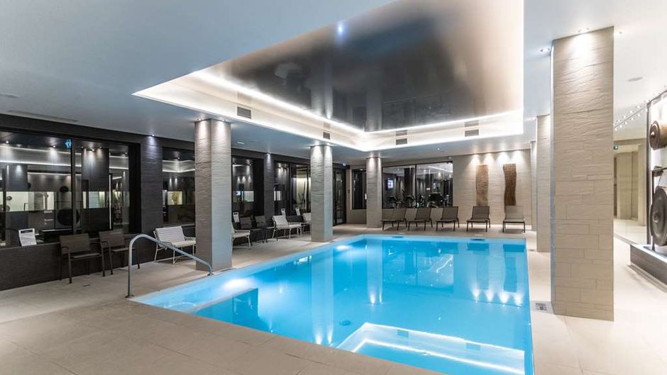 Best Western Plus Hotel de Chassieu Pool