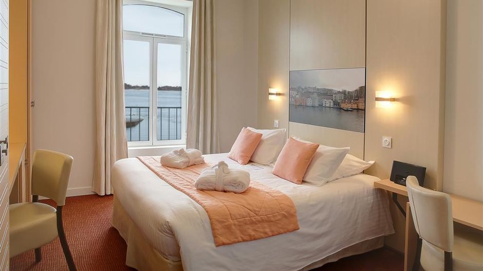 Best Western Plus Les Terrasses de Breha Room