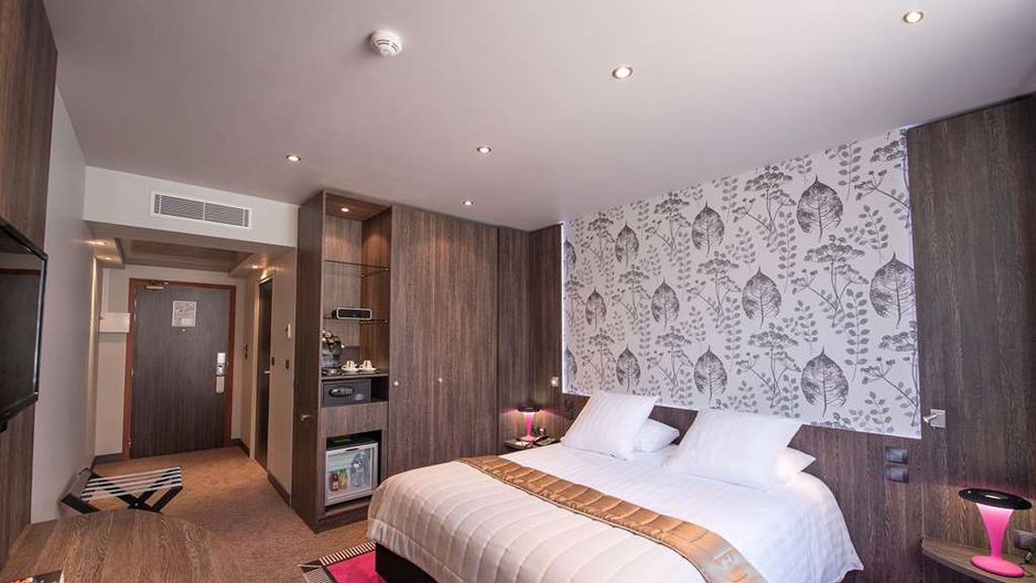Best Western Plus Le Patio des Artistes Room