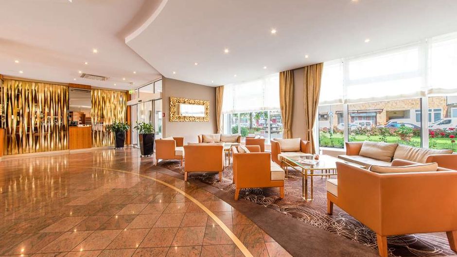 Best Western Plus Delta Park Hotel Lobby