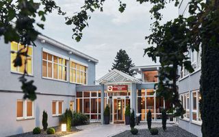 Scotty + Emily Hotel Ulm Sure Hotel Coll