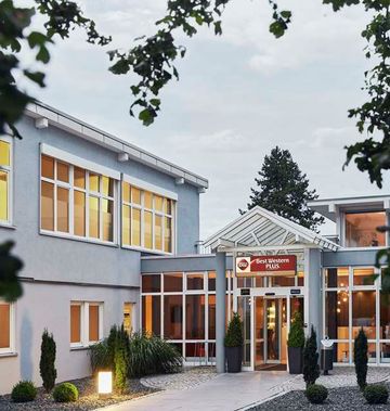 Scotty + Emily Hotel Ulm Sure Hotel Coll