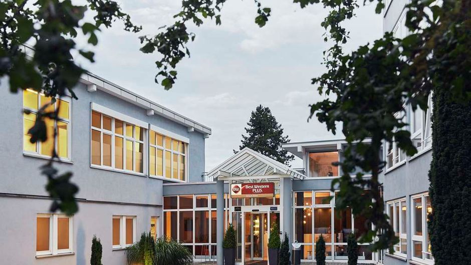 Scotty + Emily Hotel Ulm Sure Hotel Coll Exterior