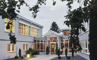 Scotty + Emily Hotel Ulm Sure Hotel Coll