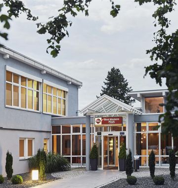 Scotty + Emily Hotel Ulm Sure Hotel Coll