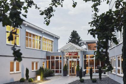 Scotty + Emily Hotel Ulm Sure Hotel Coll