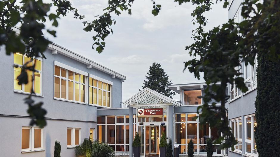 Scotty + Emily Hotel Ulm Sure Hotel Coll Exterior