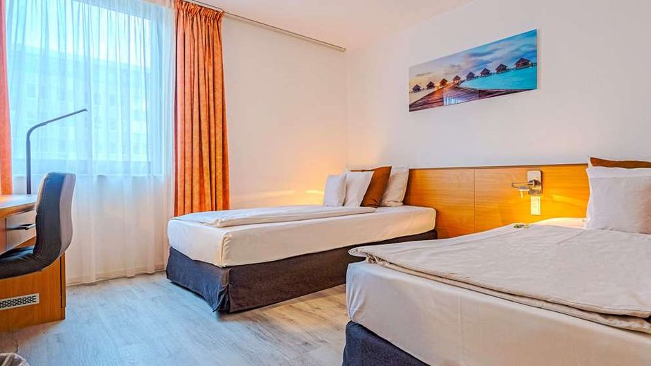 Best Western Macrander Hotel Room