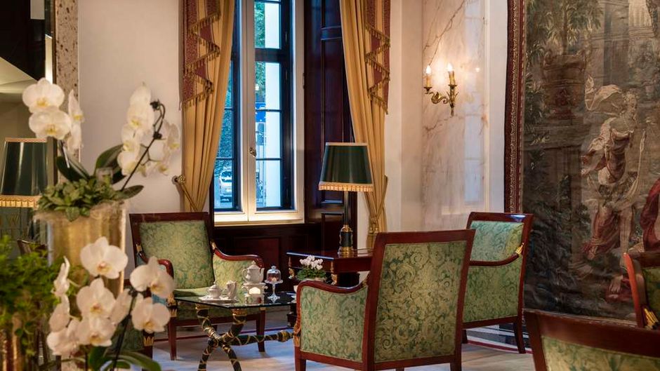 Best Western Premier Grand Hotel Lobby