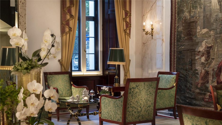 Best Western Premier Grand Hotel Lobby