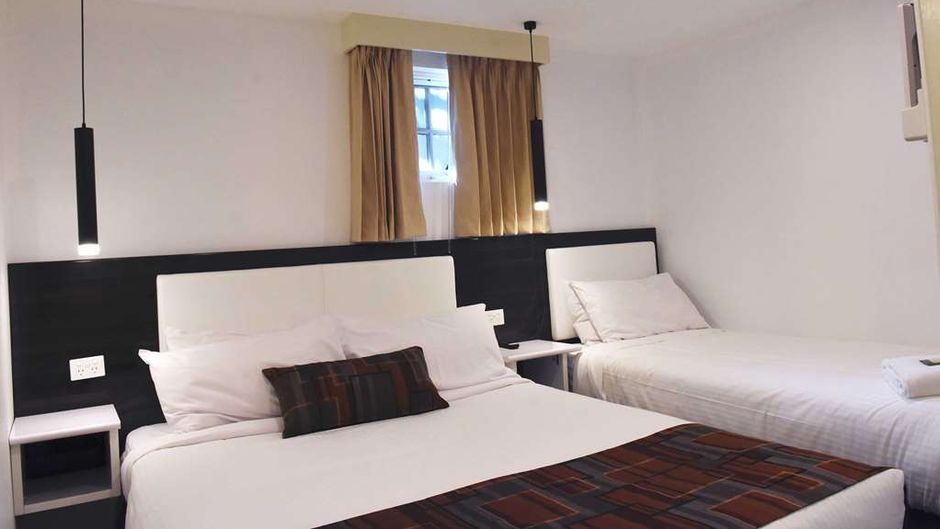 Best Western Plus The Buckingham Inn Room