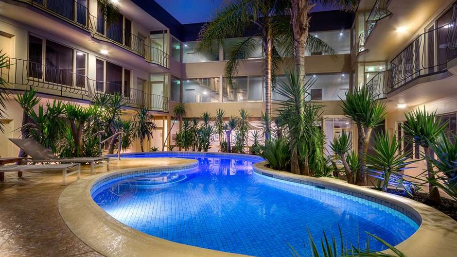Best Western Plus Travel Inn Hotel Pool